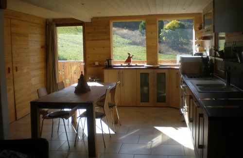 Le Bettaix Ski Chalet | Chalet in the village, ski in, ski out 150m for 3 valleys