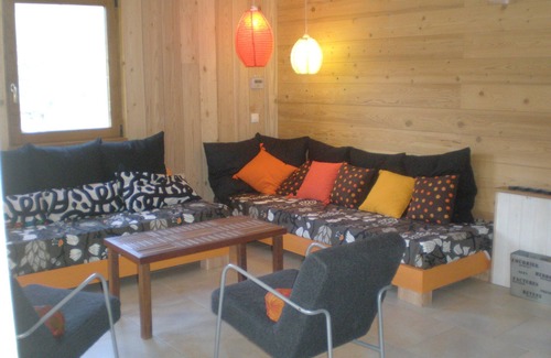 Le Bettaix Ski Chalet | Chalet in the village, ski in, ski out 150m for 3 valleys