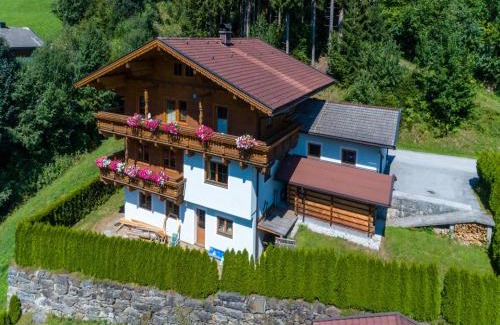 Wald im Pinzgau Apartment | Chalet in Wald near Zillertal Ski Area