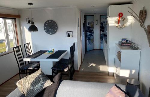 Buren Ski Chalet | Chalet Inn Ameland inclusief Fietsen, Zee en Strand op loopafstand!