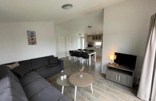 Kamperland Ski Chalet | Chalet (J09) op gezellige familiecamping bij zee