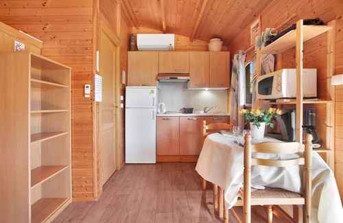Roquebrune-sur-Argens Ski Chalet | Chalet 'Joli En Bois' with Private Terrace, Wi-Fi and Air Conditioning