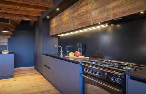 La Riviere-Enverse Ski Chalet | Chalet Keramis - alpine break for 15, hot tub & games room - OVO Network