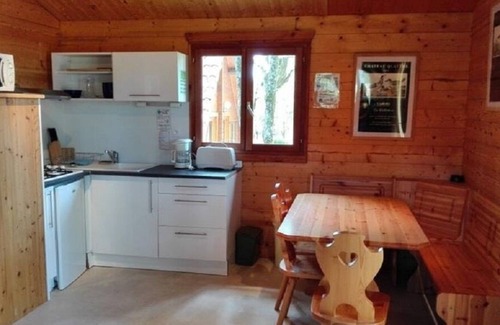 Saint-Cirq-Lapopie Ski Chalet | CHALET KNOWS THE CHARM OF ALL WOOD SPACIOUS STAY