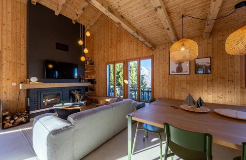 Saint-Pierre-de-Clages Ski Chalet | Chalet La Chenevière