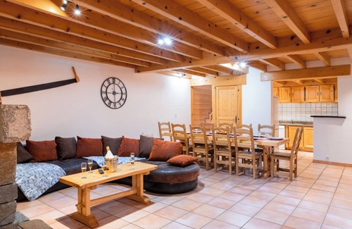 Cauterets Ski Chalet | Chalet la grange des Pyrénées * 1 to 6 pers, private parking