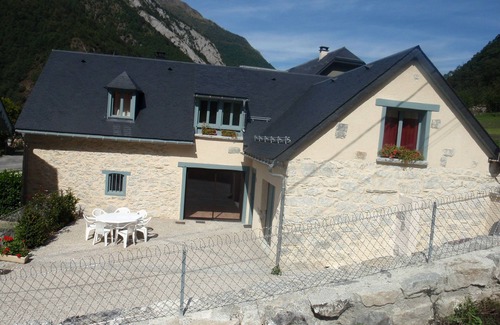 Cauterets Ski Chalet | Chalet la grange des Pyrénées * 1 to 6 pers, private parking