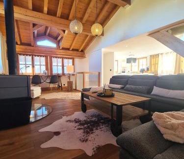 Courchevel Ski Chalet | CHALET LA LOUVE, Courchevel 1650- 15 personnes Jacuzzi et Hammam Pistes 70 m,commerces 50m