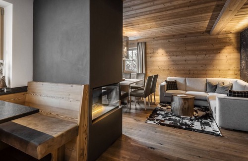 Mareo Ski Chalet | Chalet Larice, experience a mountain holiday in the South Tyrolean Dolomites