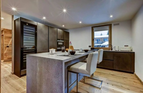 Chamonix-Mont-Blanc Ski Chalet | Chalet 'Le Freya' with Mountain View, Wi-Fi and Air Conditioning