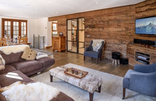 Les Allues Ski Chalet | Chalet Le Houx, Delightful chalet in the heart of the Village