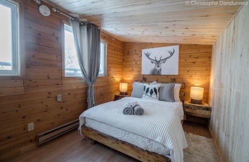 La Malbaie Ski Chalet | Chalet Le Pti Loup - Les Chalets Spa Canada