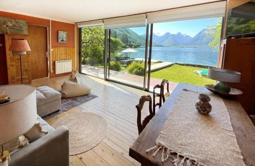 Angon Ski Chalet | Chalet les pieds dans l'eau avec accès direct au Lac d'Annecy
