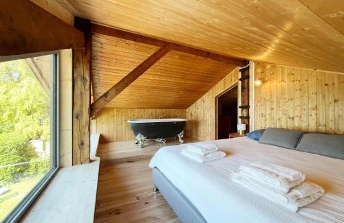 Angon Ski Chalet | Chalet les pieds dans l'eau avec accès direct au Lac d'Annecy