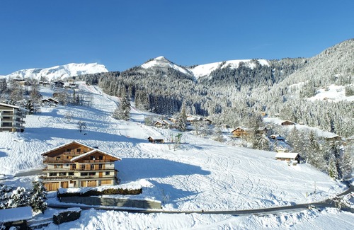 Cordon Ski Chalet | Chalet Les Rhodos - sleeps 60 - Facing Mont Blanc in Cordon