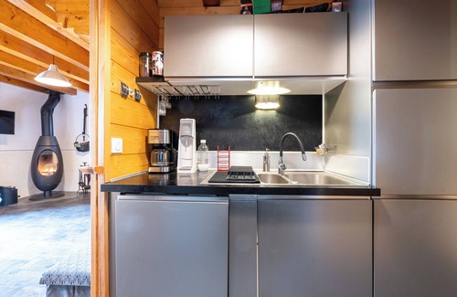Notre-Dame-du-Pre Ski Chalet | Chalet 'Les Skieurs' with Mountain View, Private Terrace and Wi-Fi