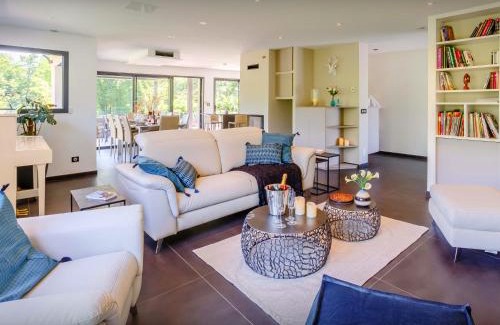 Chaparon Villa | Chalet Lomatika - OVO Network
