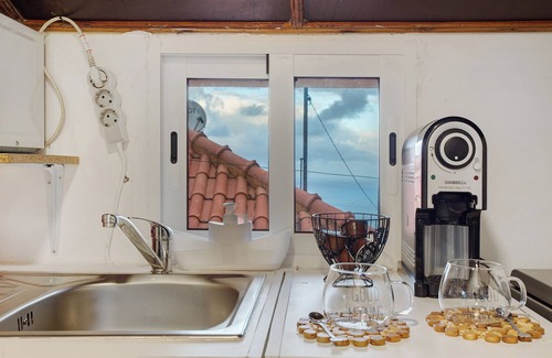 Sao Jorge Ski Chalet | Chalet 'Luci's House' with Sea View, Private Terrace and Wi-Fi