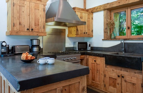 Chamonix City Centre Cottage | Chalet Martinique - a self catered chalet that sleeps 6 guests in 3 bedrooms