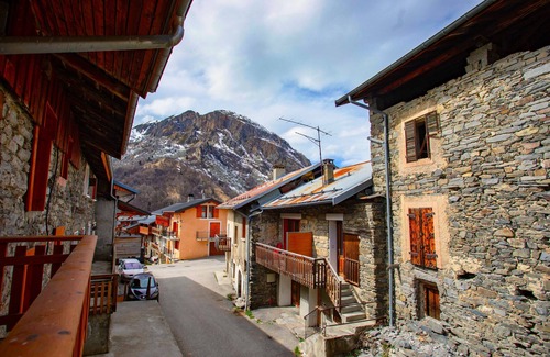 Saint-Marcel Ski Chalet | Chalet MarieJo: Sauna & Alpine Charm