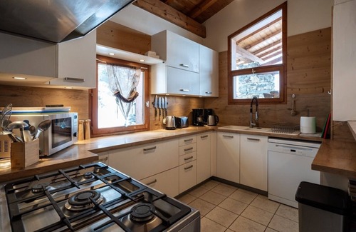 Bellentre Ski Chalet | Chalet Mathilde - Beautiful chalet 20m to piste, sauna, jacuzzi, ski room, views