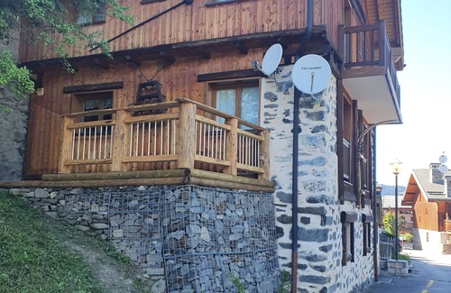 Chandon Ski Chalet | Chalet Meribel 3 * in an old vaulted barn.