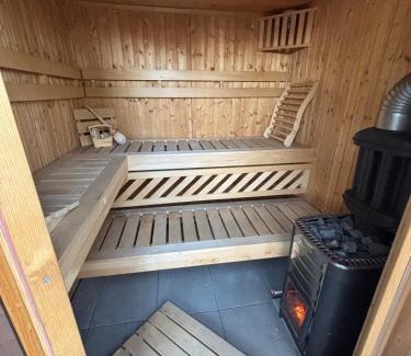 Heinkenszand Ski Chalet | Chalet met privésauna, tuin & nabij Recreatieplas VP083