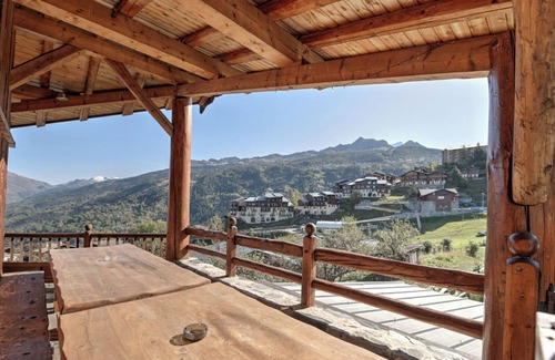 Montchavin Ski Chalet | Chalet Mont Blanc, warm and traditional in the heart of Paradiski