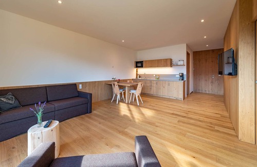 Marlengo Ski Chalet | Chalet 'Moosbichlerhof Camelia' with Mountain View, Shared Pool and Wi-Fi