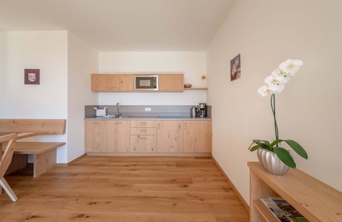 Marlengo Ski Chalet | Chalet 'Moosbichlerhof Rosalia' with Mountain View, Shared Pool and Wi-Fi