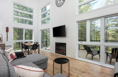 Saint-Alphonse-Rodriguez Ski Chalet | Chalet Natür Lakefront - Hot Tub - Fireplace - Ski - Waterfront - Private big land - Pedal Boat