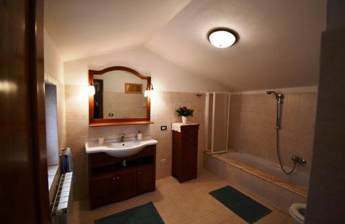 Casali del Manco Ski Chalet | Chalet Natura La terrazza sul lago