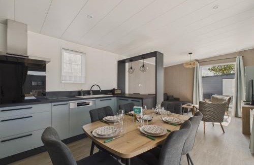 Saint-Gilles-Croix-de-Vie Ski Chalet | Chalet neuf pour 6 avec piscine chauffée à l'année