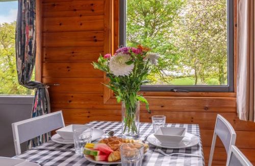 Brazzacott Ski Chalet | Chalet Oak Hot Tub Lodge by Interhome