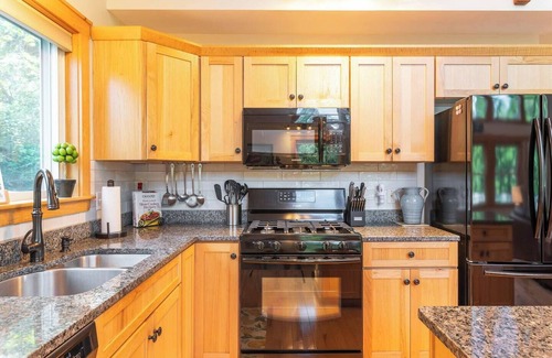 Birchview by the Saco House | Chalet on the Hillside | Hot Tub | Fire Pit | Pet Friendly