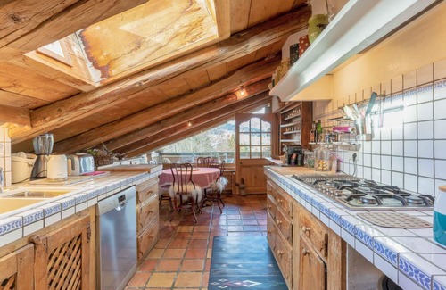 Demi-Quartier Ski Chalet | Chalet Ontario Summar