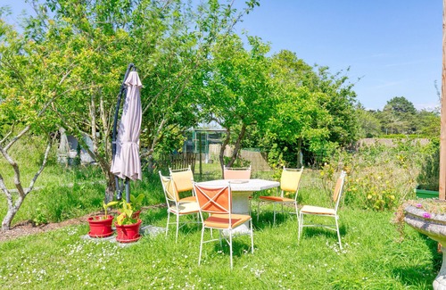 Guerande Ski Chalet | Chalet 'Petit - Tiny House' with Private Terrace, Shared Garden and Wi-Fi