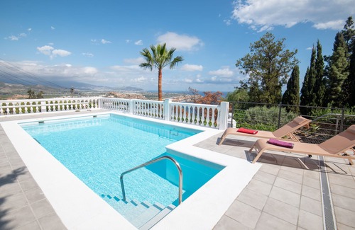 Salobrena Ski Chalet | Chalet Reformado con Vistas al mar y Montañas