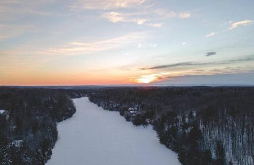 Fiddler Lake Resort Ski Chalet | Chalet Silver Fox SPA at Fiddler's Lake
