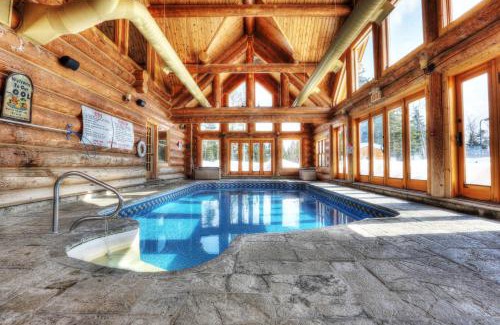 Fiddler Lake Resort Ski Chalet | Chalet Silver Fox SPA at Fiddler's Lake