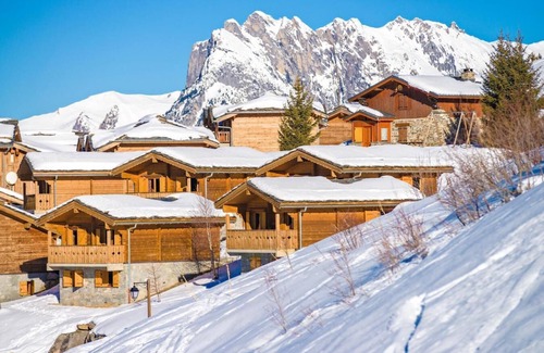 Valmeinier Ski Chalet | Chalet, ski-in/ski-out & foot of the slopes, fitness, swimming pool, balcony, tv, 65m², Valmeinier