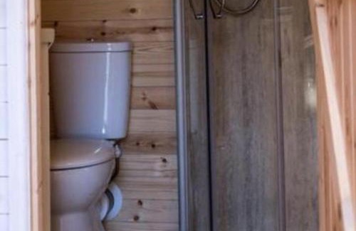 Penally Ski Chalet | Chalet - Sleeps 2 - Balcony - Parking - Beach Golf
