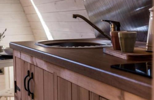 Penally Ski Chalet | Chalet - Sleeps 2 - Balcony - Parking - Beach Golf