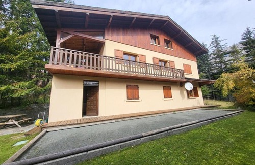 Montgenevre Ski Chalet | Chalet spacieux avec cheminée et salle de cinéma à Montgenèvre - FR-1-266-242