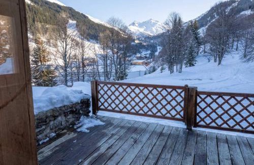 Meribel Centre Ski Chalet | Chalet spacieux Méribel · Ski aux pieds · Cheminée - FR-1-688-34