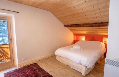Meribel Centre Ski Chalet | Chalet spacieux Méribel · Ski aux pieds · Cheminée - FR-1-688-34
