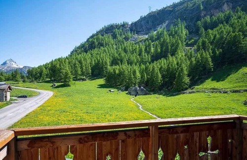 Les Boisses Ski Chalet | Chalet Spacieux pour 14! Espace Bien-Être