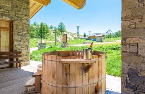 Les Boisses Ski Chalet | Chalet Spacieux pour 14! Espace Bien-Être