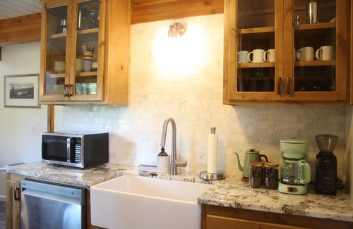 Sunriver Ski Chalet | Chalet Squatch - Cozy-Luxe Cabin Near Village & SHARC!