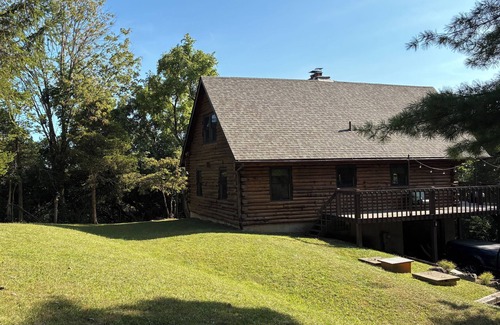 Waynesville Cabin | Chalet-Style Log Home – Waynesville, Ohio